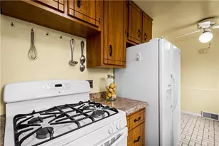 2027 Brookfield Rd, Scott Township, PA 15243 - Photo 11