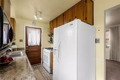 2027 Brookfield Rd, Scott Township, PA 15243 - Photo 9