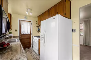 2027 Brookfield Rd, Scott Township, PA 15243 - Photo 9