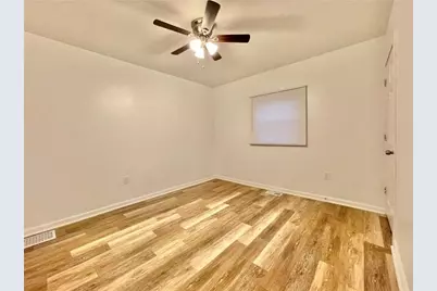 860 Pennsylvania Ave, Coraopolis, PA 15108 - Photo 11