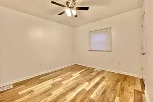 860 Pennsylvania Ave, Coraopolis, PA 15108 - Photo 11