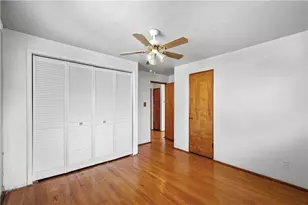 257 Robinhood Rd, Green Tree, PA 15220 - Photo 17