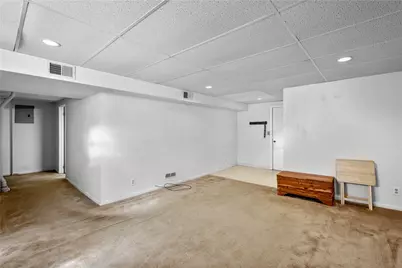 257 Robinhood Rd, Green Tree, PA 15220 - Photo 25