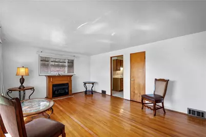 257 Robinhood Rd, Green Tree, PA 15220 - Photo 5