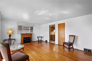 257 Robinhood Rd, Green Tree, PA 15220 - Photo 5