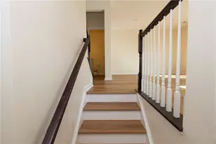 1719 St Johns Ln, Pittsburgh, PA 15143 - Photo 5