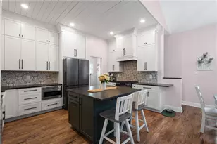 1045 Maplewood Dr, Cecil, PA 15317 - Photo 9