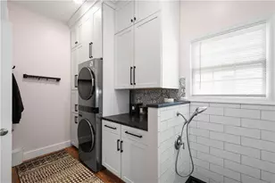 1045 Maplewood Dr, Cecil, PA 15317 - Photo 13