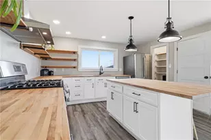 13694 S Perry Ln, Washington Twp, PA 16412 - Photo 11