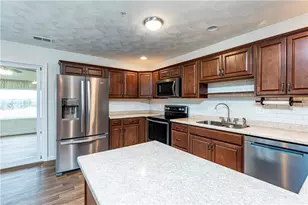 575 Sunview Cir, Derry Township, PA 15650 - Photo 11