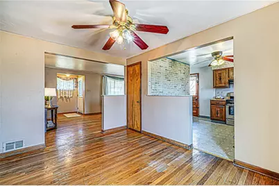 421 Wyndhurst Dr, Moon/Crescent Twp, PA 15108 - Photo 11