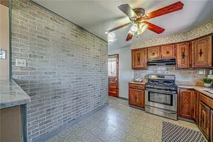 421 Wyndhurst Dr, Moon/Crescent Twp, PA 15108 - Photo 13