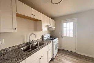 360 Hemlock Dr, Coraopolis, PA 15108 - Photo 5