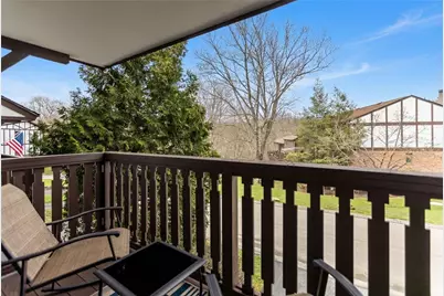 211 Thornberry Dr, Ross Twp, PA 15237 - Photo 9