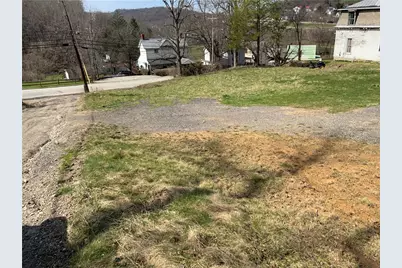 2610 E Finley Dr, Claysville, PA 15323 - Photo 1