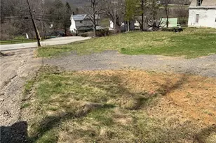 2610 E Finley Dr, Claysville, PA 15323 - Photo 1