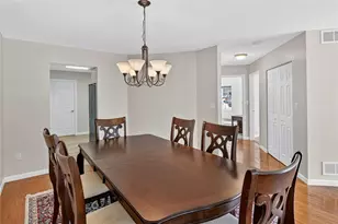 707 Wilshire Cir, Seven Fields Boro, PA 16046 - Photo 9