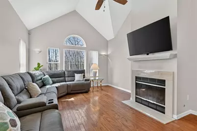 707 Wilshire Cir, Seven Fields Boro, PA 16046 - Photo 5