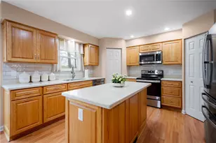 409 Snowberry Ln, Cranberry Township, PA 16066 - Photo 7