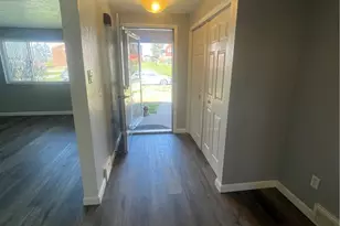 1419 Cardinal Dr, Scott Township, PA 15243 - Photo 3