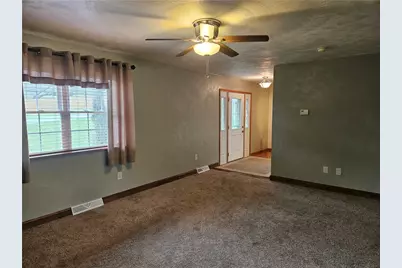 101 Sunrise Cove Ln, Center Township, PA 16001 - Photo 5