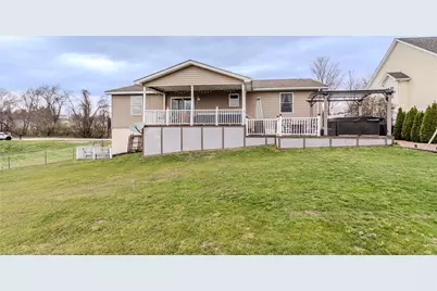 112 Colonial Ln, North Union Township, PA 15401 - Photo 9