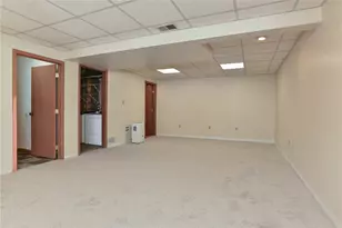 547 Cresthaven Dr, Pittsburgh, PA 15239 - Photo 15