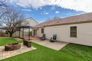 547 Cresthaven Dr, Pittsburgh, PA 15239 - Photo 17