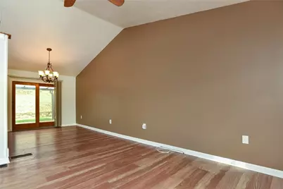 547 Cresthaven Dr, Pittsburgh, PA 15239 - Photo 3