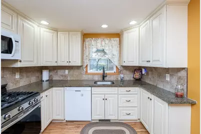 185 Princeton Dr, Center Township, PA 15001 - Photo 9