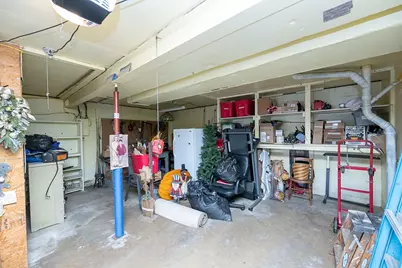 185 Princeton Dr, Center Township, PA 15001 - Photo 37