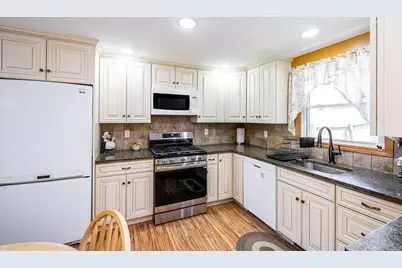 185 Princeton Dr, Center Township, PA 15001 - Photo 7