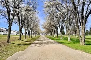 1017 Colonial Dr, Menallen Township, PA 15401 - Photo 7