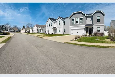 1017 Colonial Dr, Menallen Township, PA 15401 - Photo 9