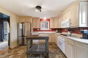 3138 Woodridge Dr, Pittsburgh, PA 15227 - Photo 9