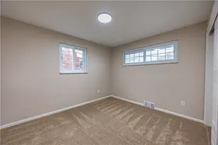 592 Guylyn Dr, Pittsburgh, PA 15235 - Photo 11