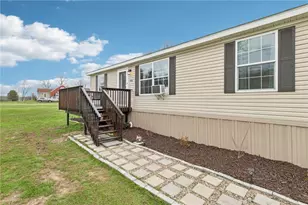 996 Monaca Rd, Center Township, PA 15061 - Photo 5