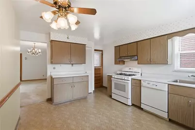 1429 Romano Dr, Bridgeville, PA 15017 - Photo 11