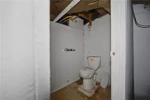 240 E Agnew Ave, Pittsburgh, PA 15210 - Photo 19