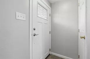 18 Crestwood Dr, Cecil, PA 15321 - Photo 5