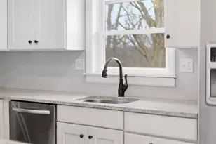 18 Crestwood Dr, Cecil, PA 15321 - Photo 15