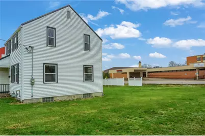 740 Pershing St, Ellwood City, PA 16117 - Photo 9