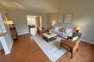 5542 Saddlebrook Dr, Bethel Park, PA 15102 - Photo 3