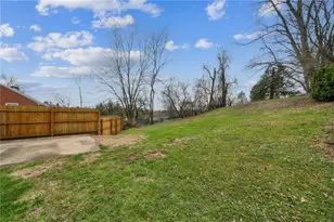 617 Elm Dr, Pittsburgh, PA 15147 - Photo 11