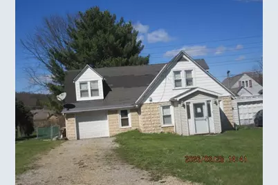 821 McKinley Ave, Springdale Boro, PA 15049 - Photo 1