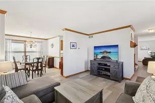 365 Cobblestone Cir, Robinson Twp, PA 15136 - Photo 5