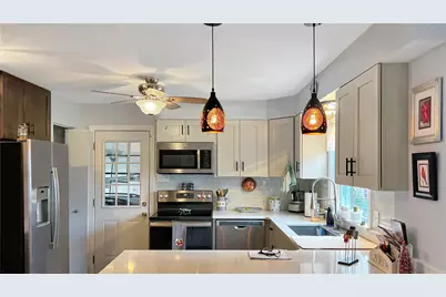 17 W Oakwood Way, Neshannock Township, PA 16105 - Photo 5