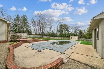 807 Cochran Drive, Hempfield Township, PA 15601 - Photo 5