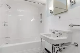 811 W Monroe Cir, Ross Twp, PA 15229 - Photo 19