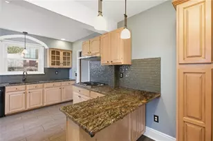 811 W Monroe Cir, Ross Twp, PA 15229 - Photo 15